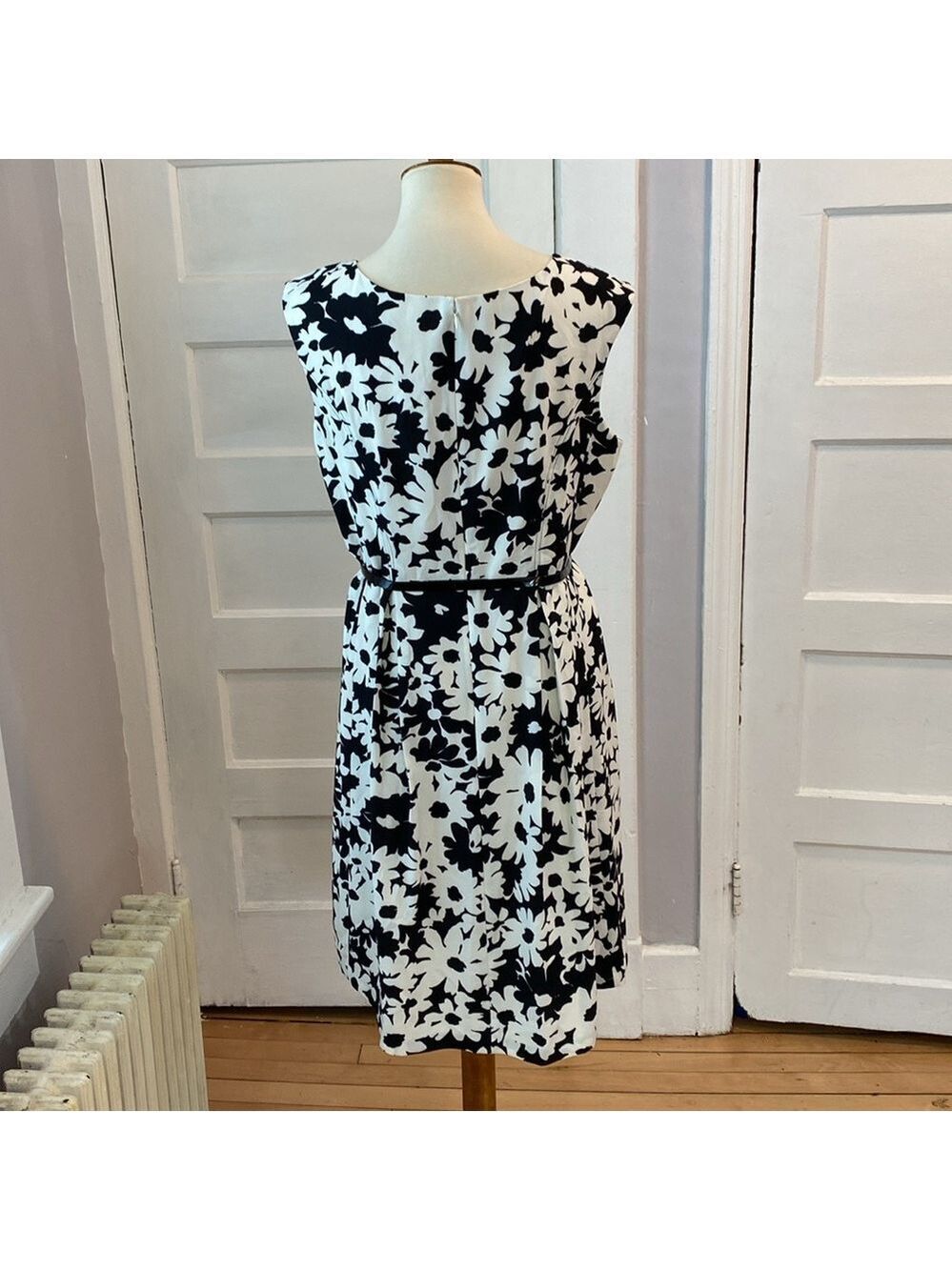 Kasper Sleeveless Black & White Floral Print A-line Dress, Size 14 - Picture 4 of 14